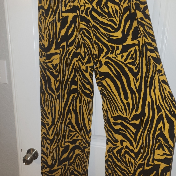 Wide leg Yellow and black zebra print drawstring pants - Picture 2 of 4